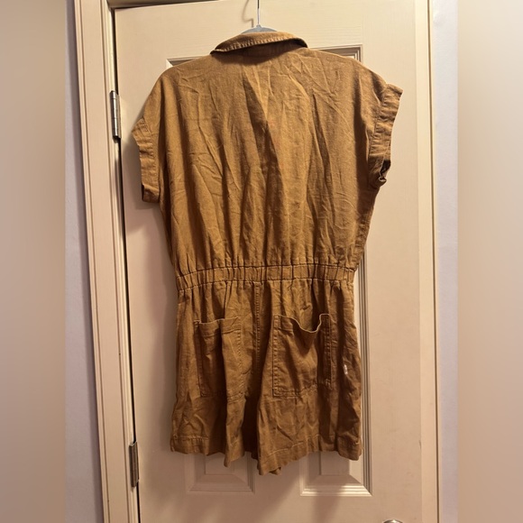 Universal Thread Camel romper - Picture 2 of 3